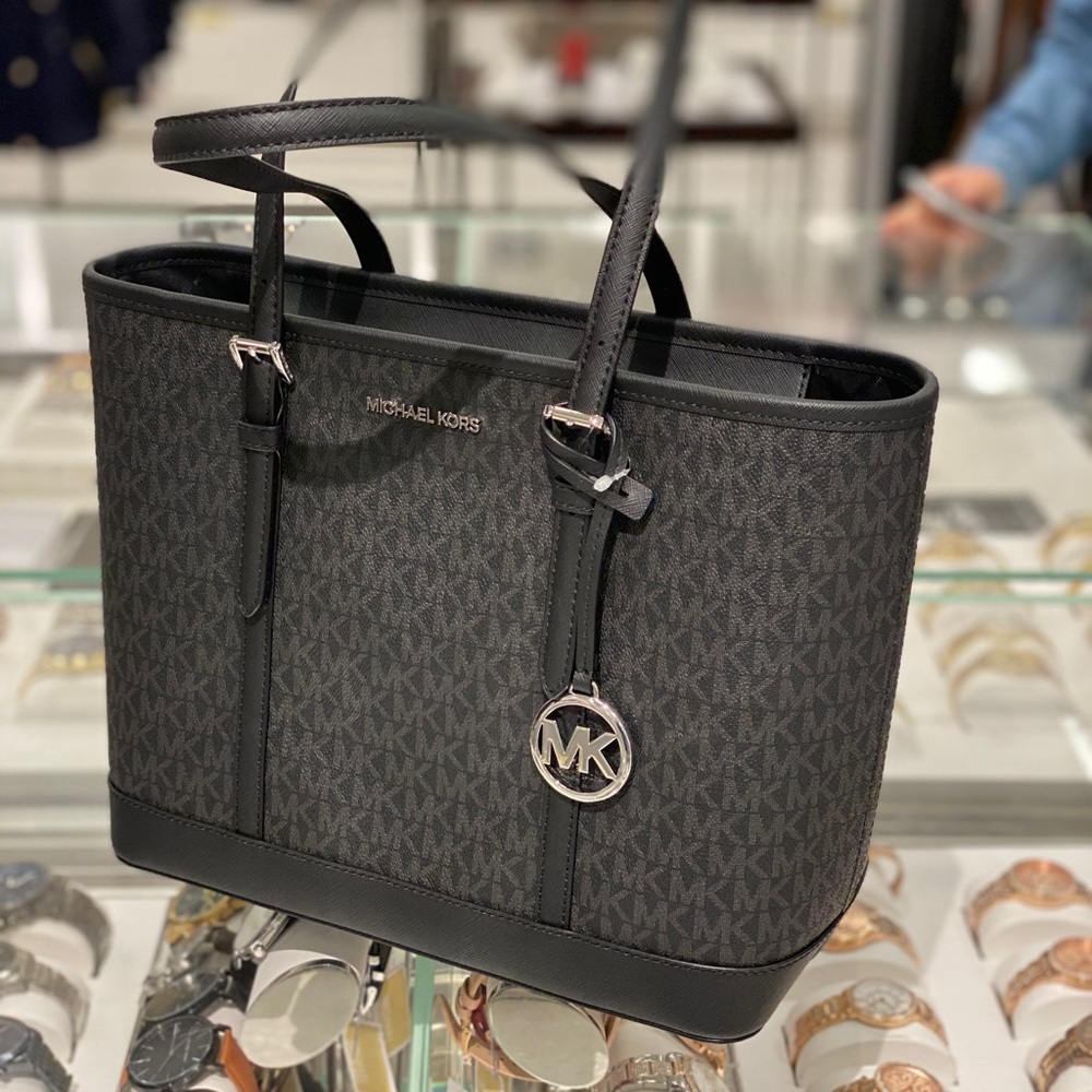 🔥SALE🔥. ⚡️⚡️Michael Kors Tote⚡️⚡️